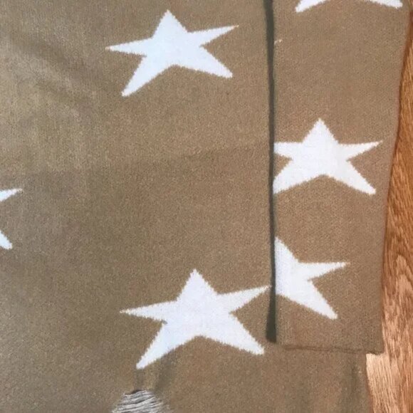Fantastic Fawn Distressed Pullover Star Print Sweater White Stars Beachy Boho L - Picture 4 of 8